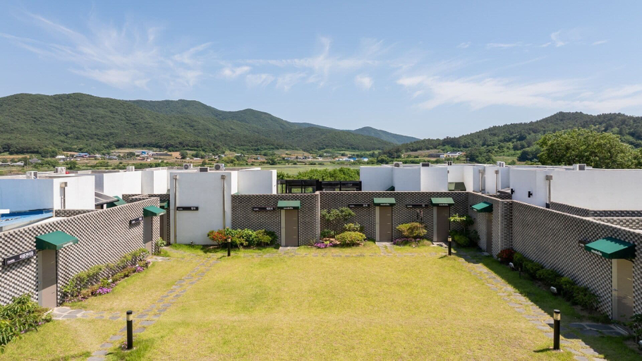 Exterior & Views 2, Buan Cordelia Pool Villa Pension, Buan
