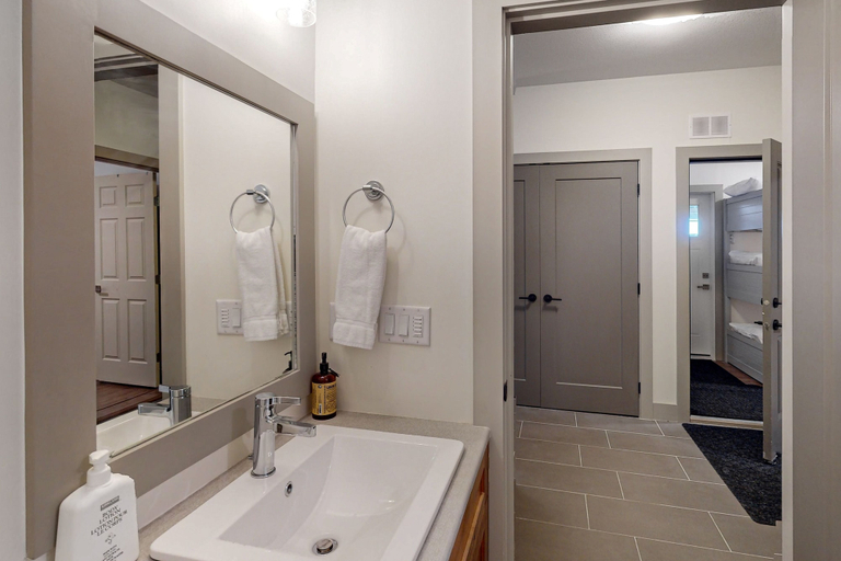 Bathroom 4, SS Monashee by Okanagan Premier, Kootenay Boundary