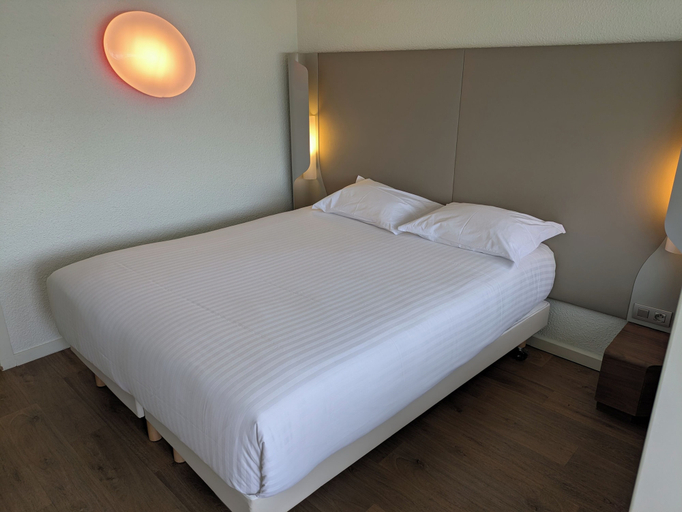 Bedroom 4, Campanile Orleans Saran, Loiret