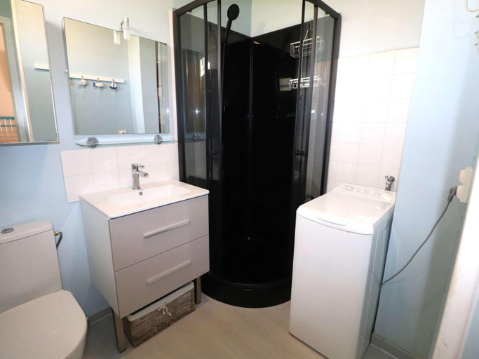 Bathroom, Studio Confortable 3/4 Pers, 100m Plage, Parking Prive au Grau-du-Roi, Gard