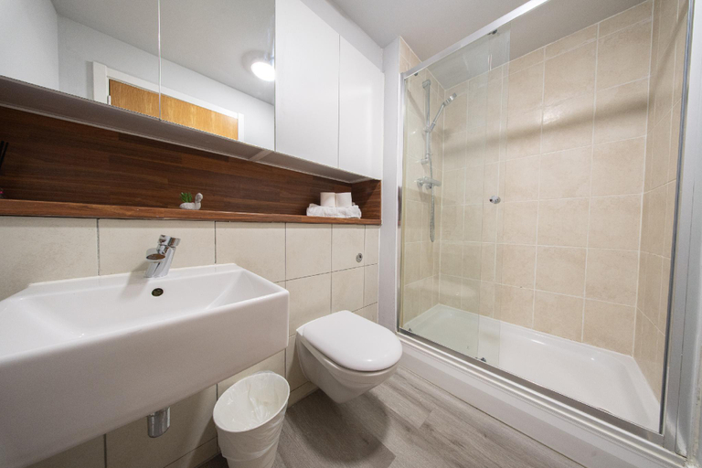 Bathroom 2, London Gallions Reach Apartments, London