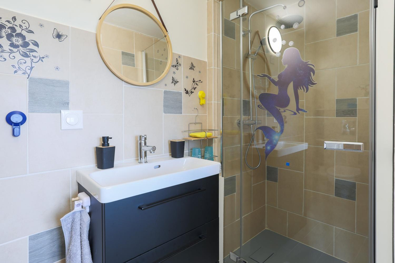 Bathroom 3, Fusains 5 petit-dejeuner vue mer, Côtes-d'Armor