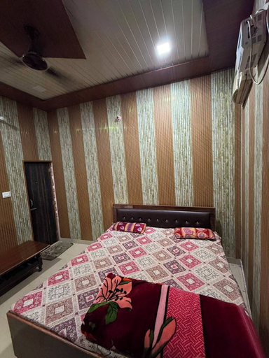 Room 5, Maheshwari Palace & Hotel, Bareilly
