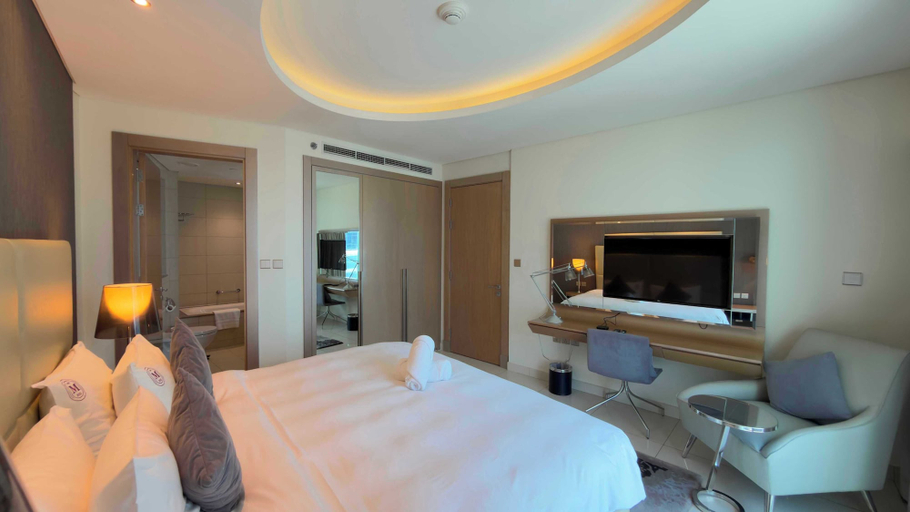Room 2, Luxury 1BR at Paramount Residences with, Dubai