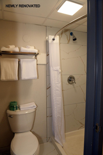 Bathroom 4, Rodeway Inn & Suites East Windsor, Hartford