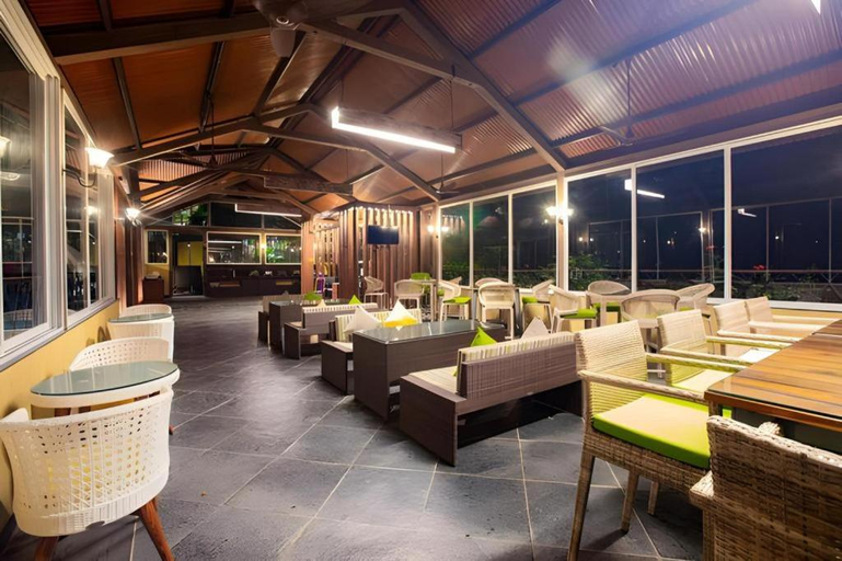Food & Drinks, Encore A Boutique Resort, Pune