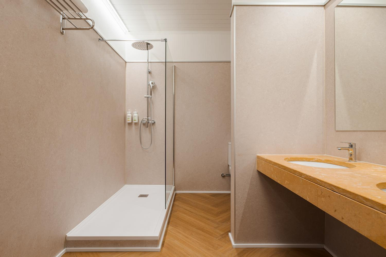 Bathroom 4, Hotel do Sado Business & Nature, Setúbal