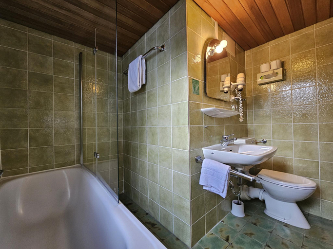 Bathroom 3, Hotel Neuner, München