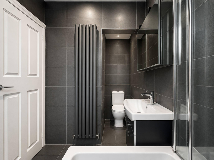 Bathroom, Full House - Croydon centre, London
