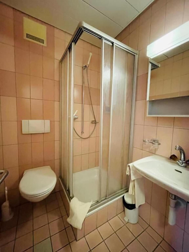 Bathroom 4, Hotel & Bildungshaus St. Jodern, Visp