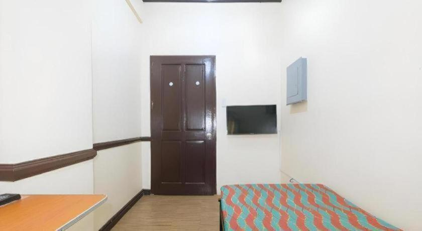 Bedroom 4, Mervin's Terraces by RedDoorz, Manila City