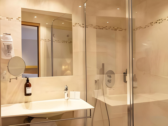 Bathroom 3, Hotel Escaletto, Bouches-du-Rhône