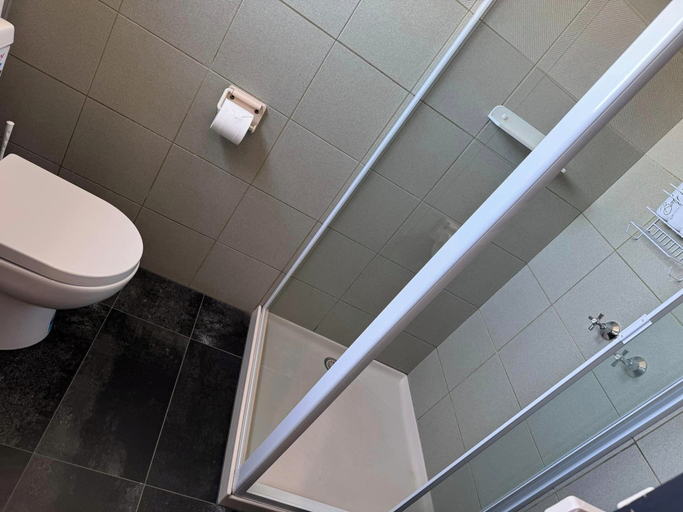 Bathroom 2, Mulwala Paradise Palms Motel, Corowa