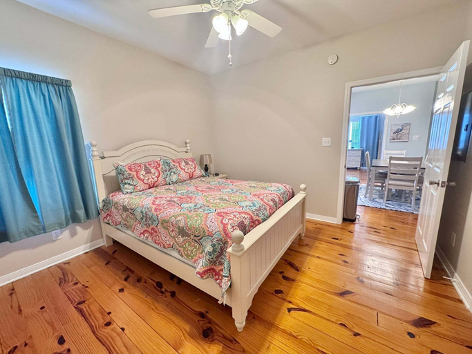 Room 5, Welcome to This 3br/2ba Charming Coastal Cottage, Baldwin