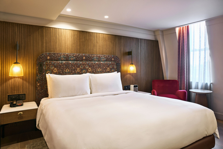 Bedroom 3, Radisson Blu Hotel, London Mercer Street, London