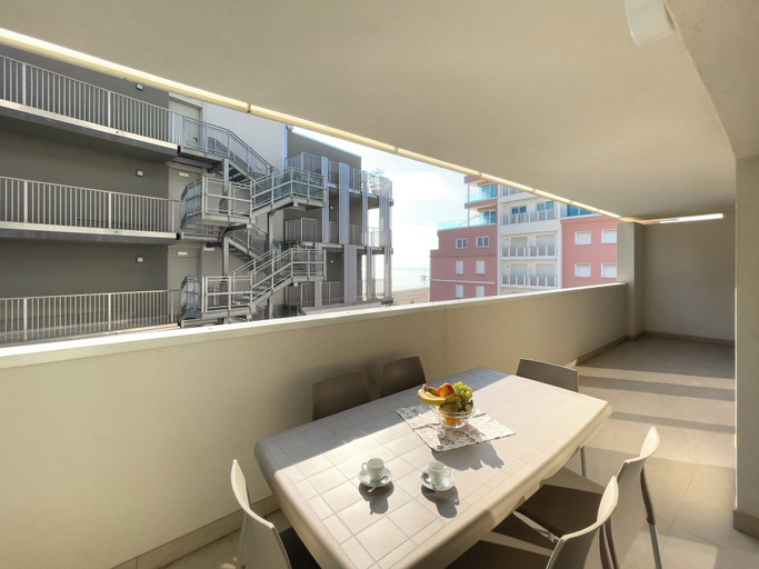 Balcony 5, Stylish Flat in a Wonderful Location, Udine
