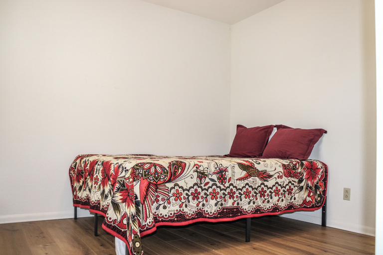 Room 2, 87 Mountain View - 2BR House, Maricopa