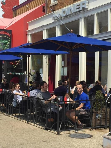 Outdoor dining 4, Washington Capital Hostel, Washington D.C.