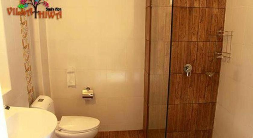 Bathroom 3, Villa Thiwa Hotel, Muang Mukdahan