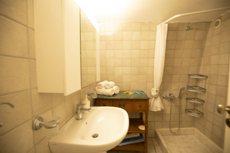 Bathroom 3, Santorini Folia Bianca, South Aegean