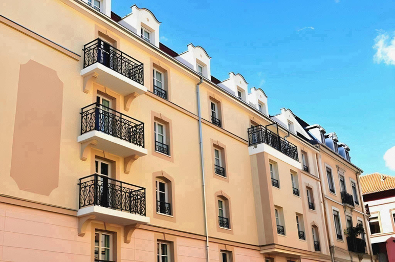 Exterior & Views