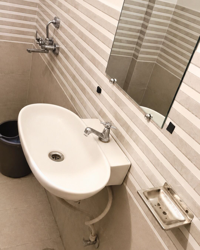 Bathroom 2, Kashika Inn and Comfort Stays, Varanasi