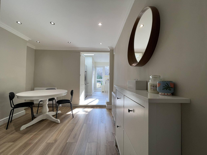 5, Full House - Croydon centre, London