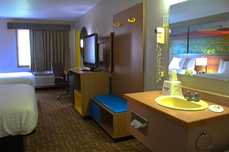Bathroom 5, Days Inn by Wyndham West-Eau Claire, Eau Claire