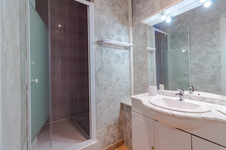 Bathroom 3, La Noyeraie - Chambre d'hotes, Dordogne