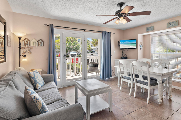 Living area 2, Summer Breeze 112, Walton