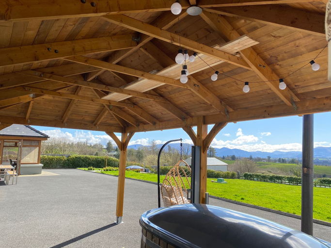 Terrace/patio 4, Studio Sleeps 2 -private Hot Tub -enclosed Garden