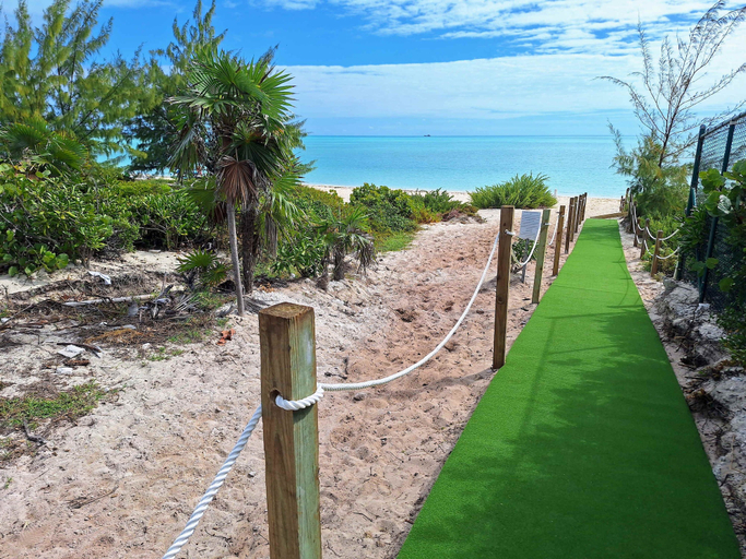 Beach 4, Perfect for 1 Couple - Pool & Beach Access