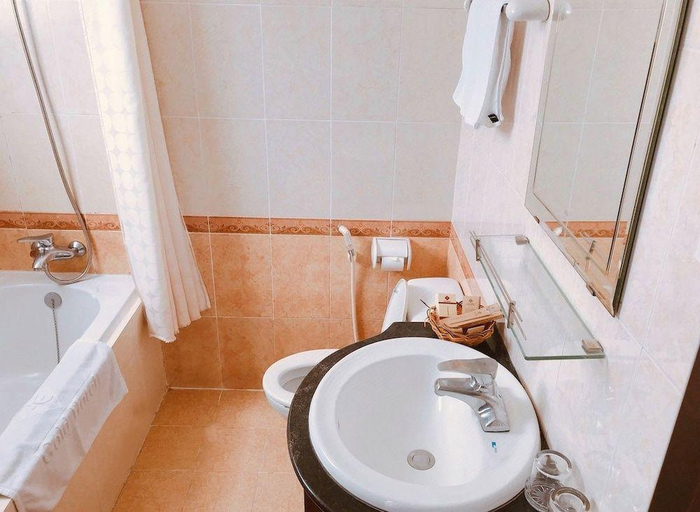 Bathroom 3, Gold Hotel Hue, Huế