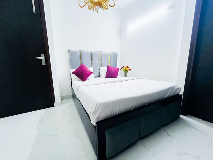 Room 4, Roomshala Hotel Seven Near Aims, Delhi