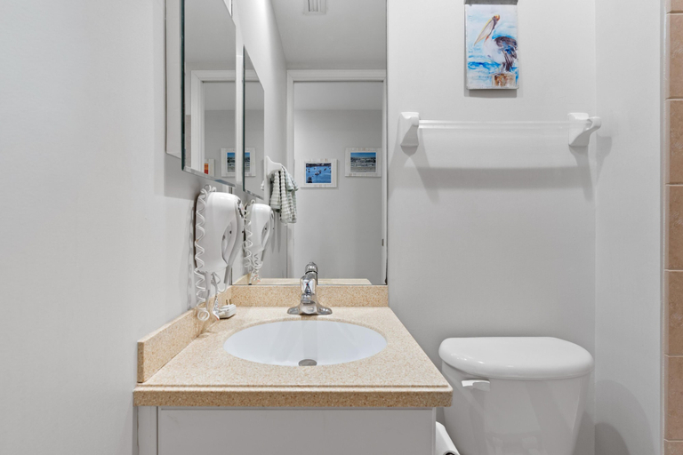 Bathroom 2, White Cap Condo B201, Lee