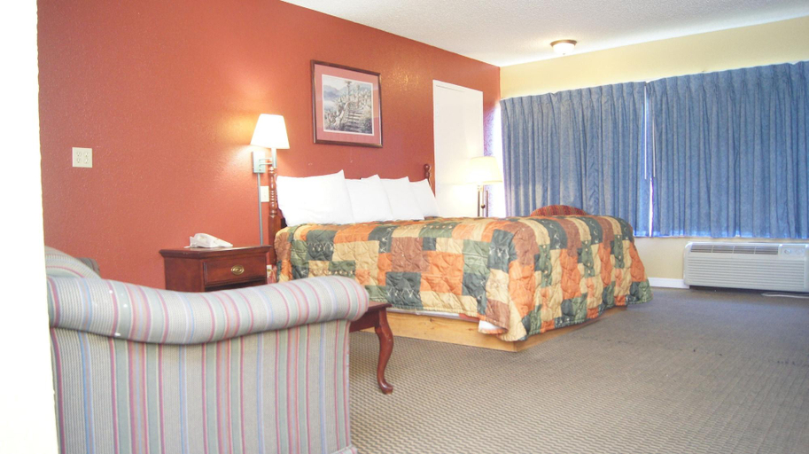 Room 5, Holiday Lodge Suites, Pittsburg