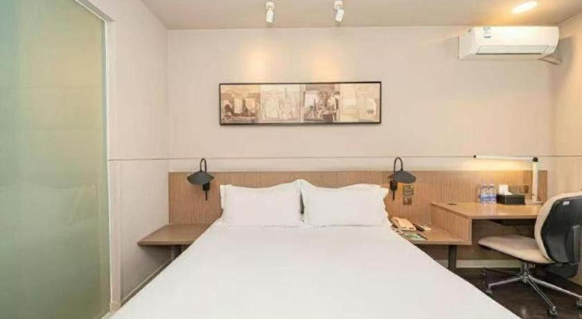 Bedroom 5, Jinjiang Inn Select Shiyan Checheng West Road, Shiyan