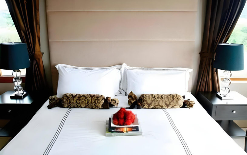 Bedroom 2, 8 Suites By Fat Jimmy's, Tagaytay City