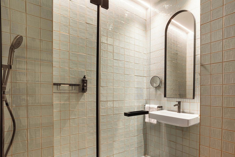 Bathroom 2, Limehome Valencia d'Ernest Anastasio, Valencia
