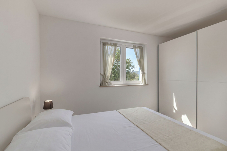 Room 2, Wabi Sabi Apartments With Pool, Krk