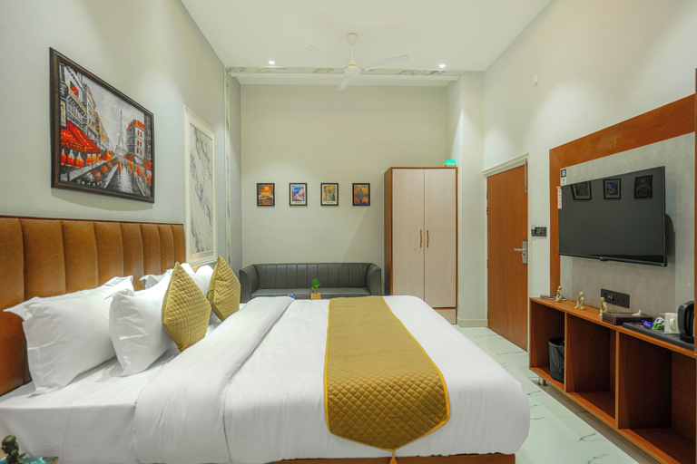 Room 4, THE LEAF HOTEL, Ludhiana
