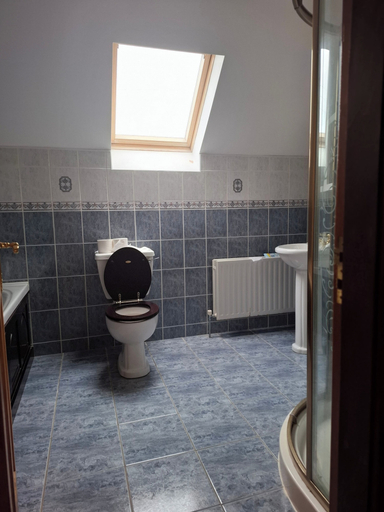 Bathroom 5, Bree House Sleeps 16 With Free Parking