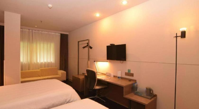 Bedroom 4, Jinjiang Inn Select Shiyan Checheng West Road, Shiyan