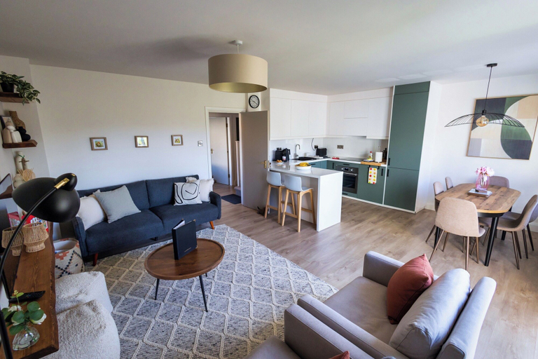 Living area 2, 3 Bed House Sleeps 8 -garden - Free Parking - Wifi