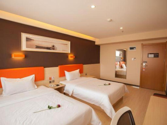 Bedroom 3, 7 Days Premium· Zhoushuizi Airport Wal-Mart, Dalian