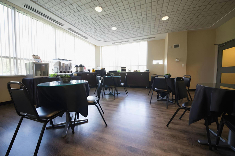 Food & Drinks 5, Residence & Conference Centre - Windsor, Essex
