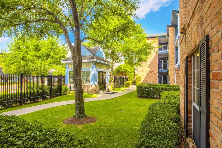 Others 4, The Reside, Houston