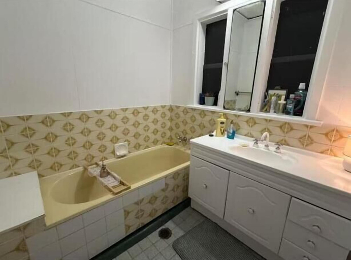 Bathroom 2, Ash Vintage House, Fairfield - East