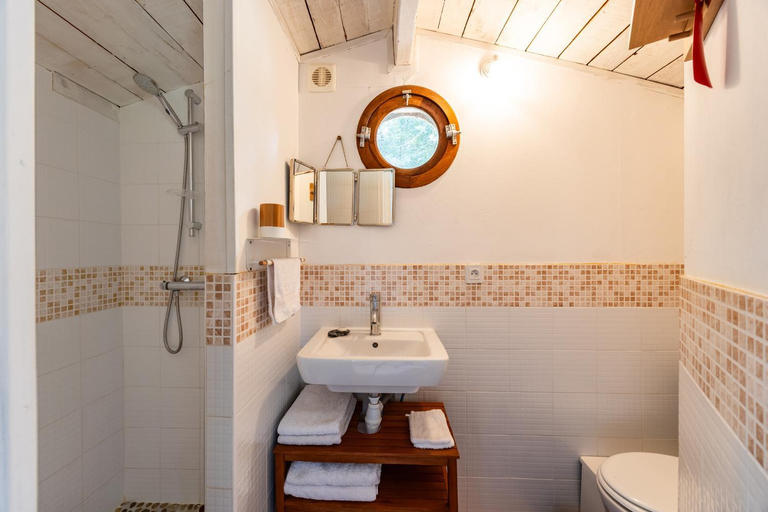 Bathroom, Le Clos Du Gorion - Chambre d'Hote, Gironde