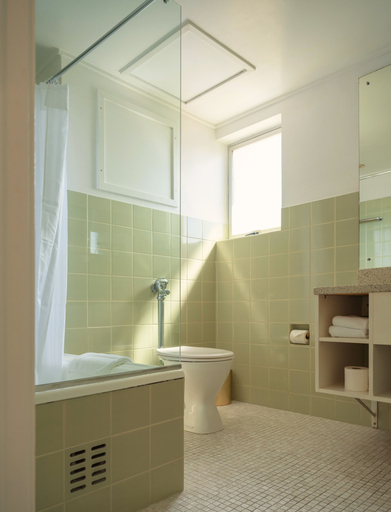 Bathroom 5, Bay Plaza Hotel, Wellington